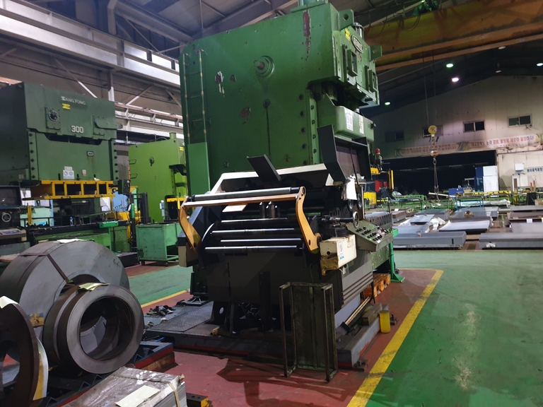 1000x3,2t 800x3,2 각 한대식있읍니다